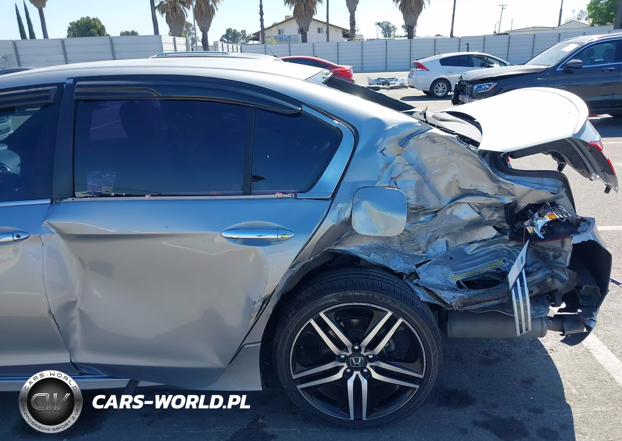 2017 Honda Accord Sport VIN:1HGCR2F56HA031472 - 18