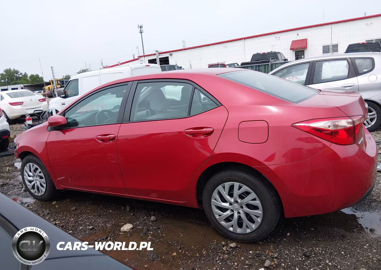 2018 Toyota Corolla Le VIN:2T1BURHE1JC015373 - 15