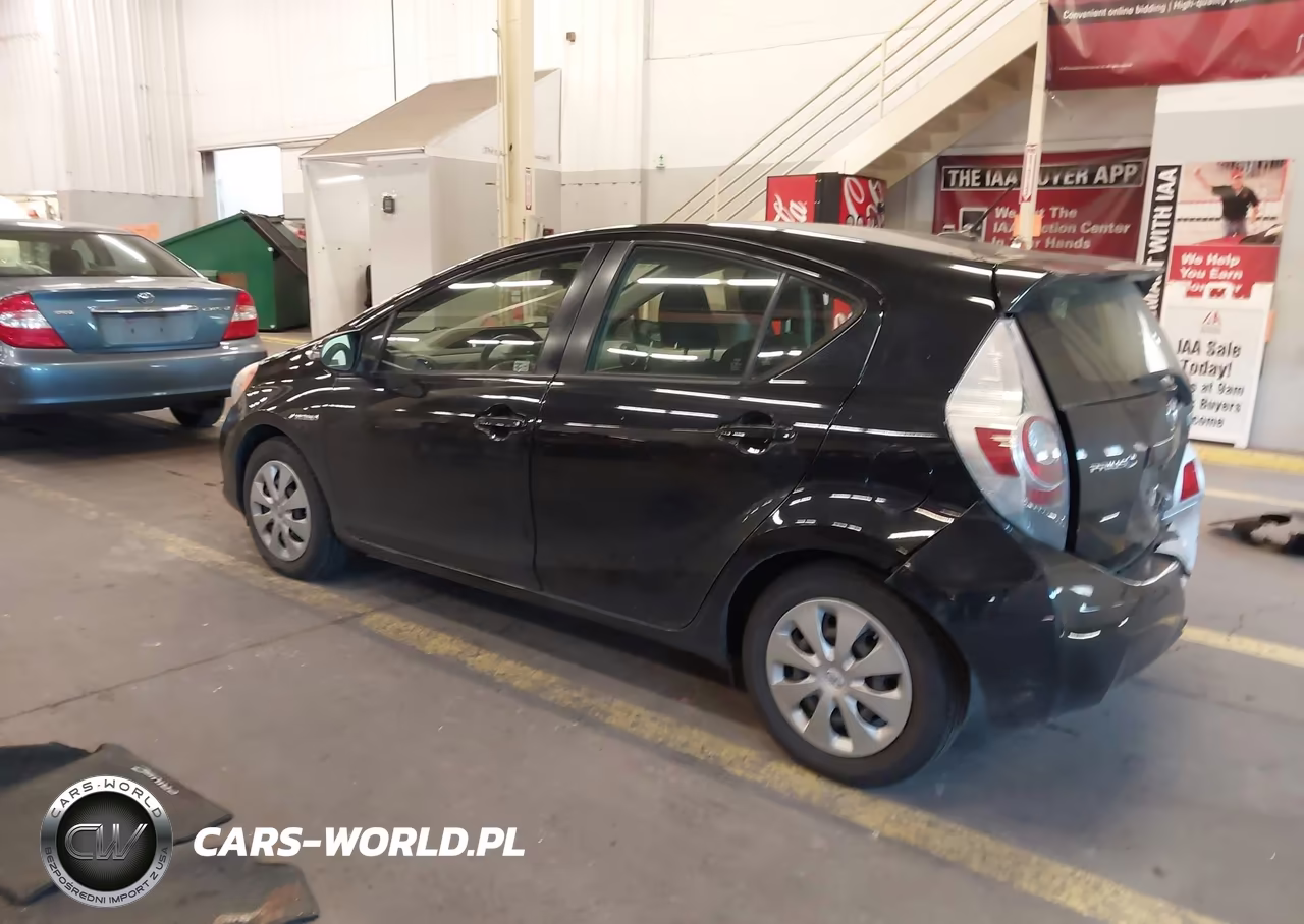 2012 Toyota Prius C Three VIN:JTDKDTB38C1016273 - 3