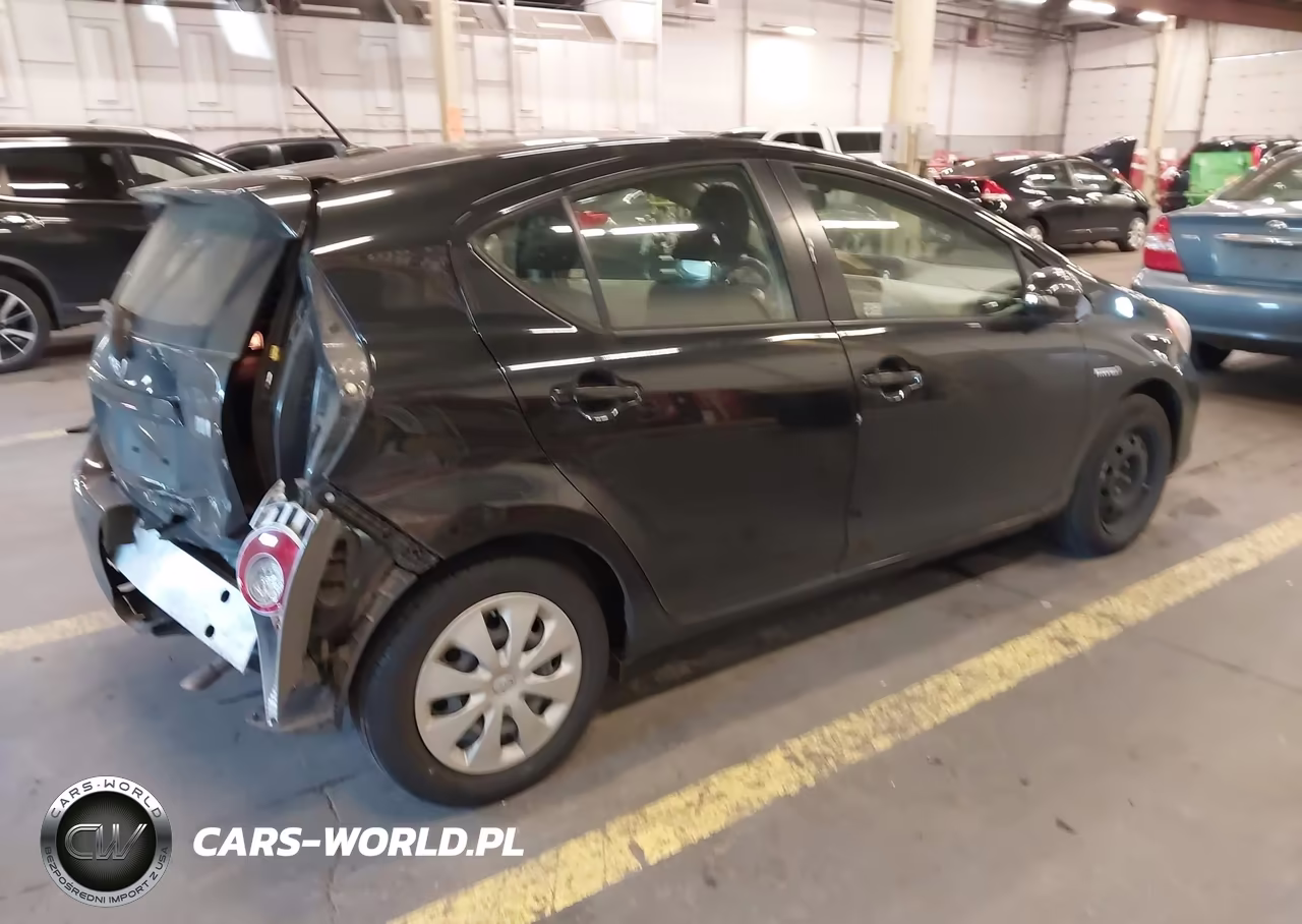 2012 Toyota Prius C Three VIN:JTDKDTB38C1016273 - 4