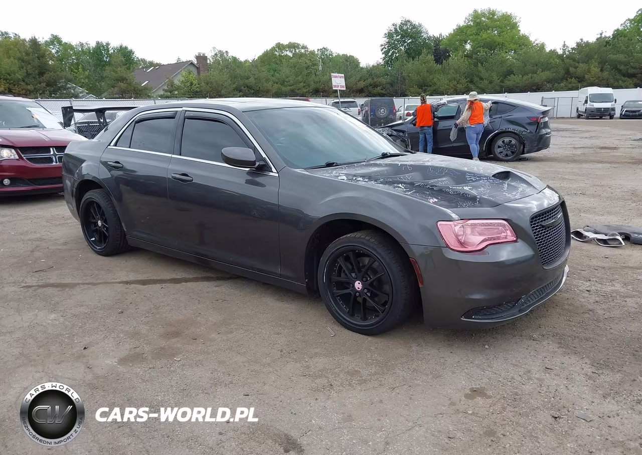 2020 Chrysler 300 Touring L – zdjęcie 1 z 17