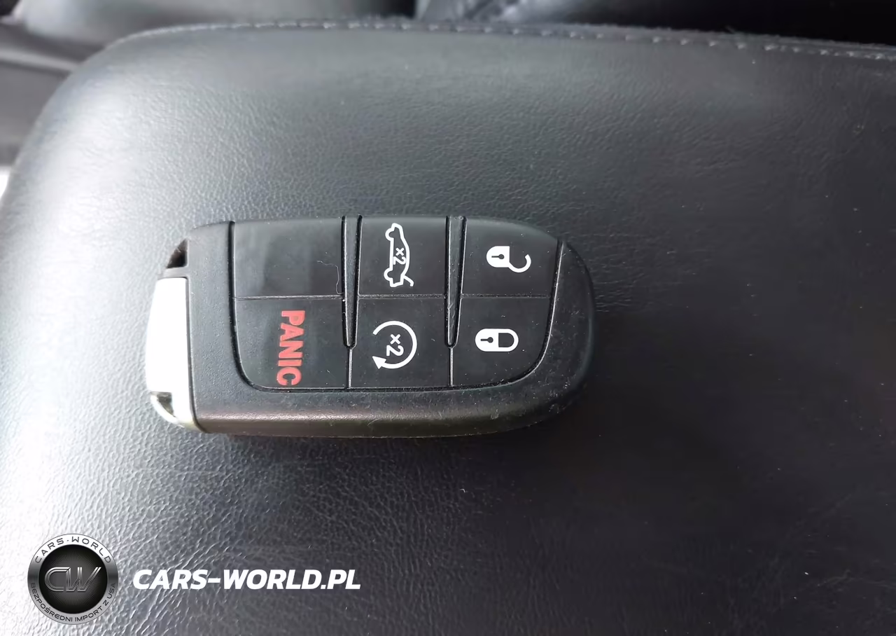 2020 Chrysler 300 Touring L VIN:2C3CCAAG5LH128454 - 11