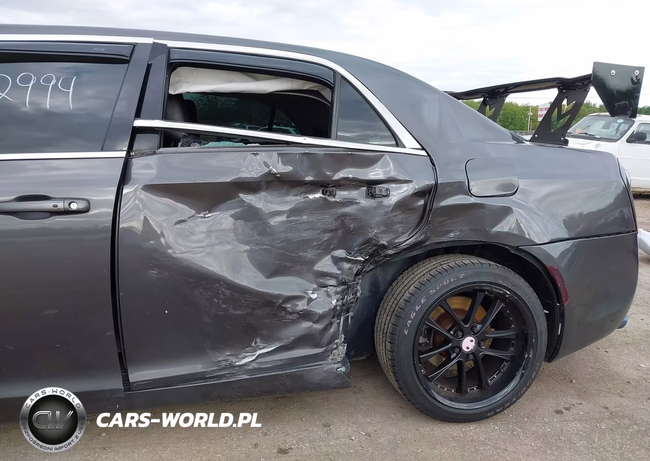 2020 Chrysler 300 Touring L VIN:2C3CCAAG5LH128454 - 6