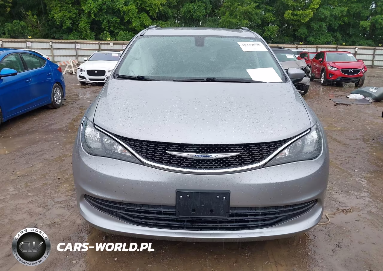 2017 Chrysler Pacifica Touring VIN:2C4RC1DG4HR621254 - 12