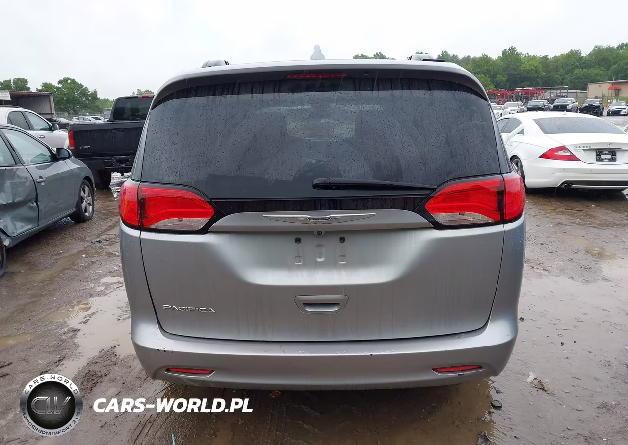 2017 Chrysler Pacifica Touring VIN:2C4RC1DG4HR621254 - 16
