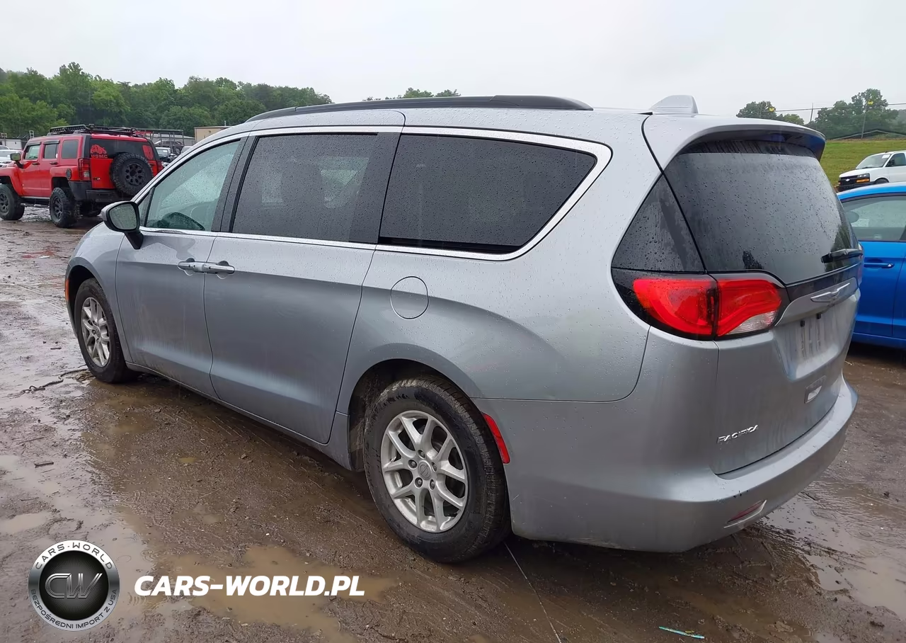 2017 Chrysler Pacifica Touring VIN:2C4RC1DG4HR621254 - 3