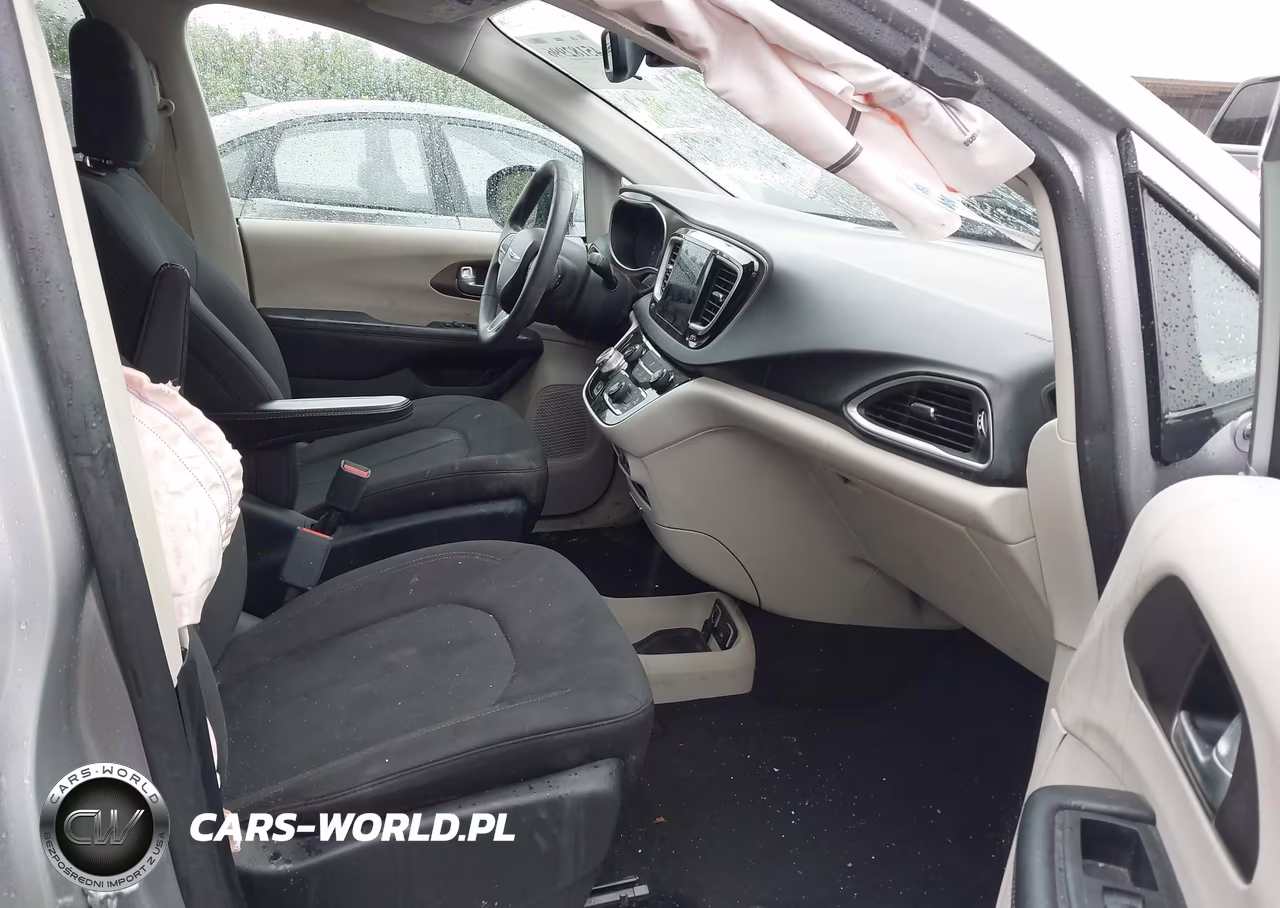 2017 Chrysler Pacifica Touring VIN:2C4RC1DG4HR621254 - 5