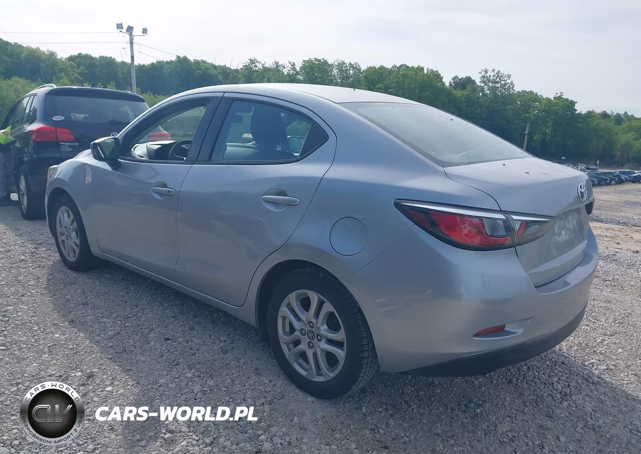 2018 Toyota Yaris Ia VIN:3MYDLBYV5JY318080 - 3