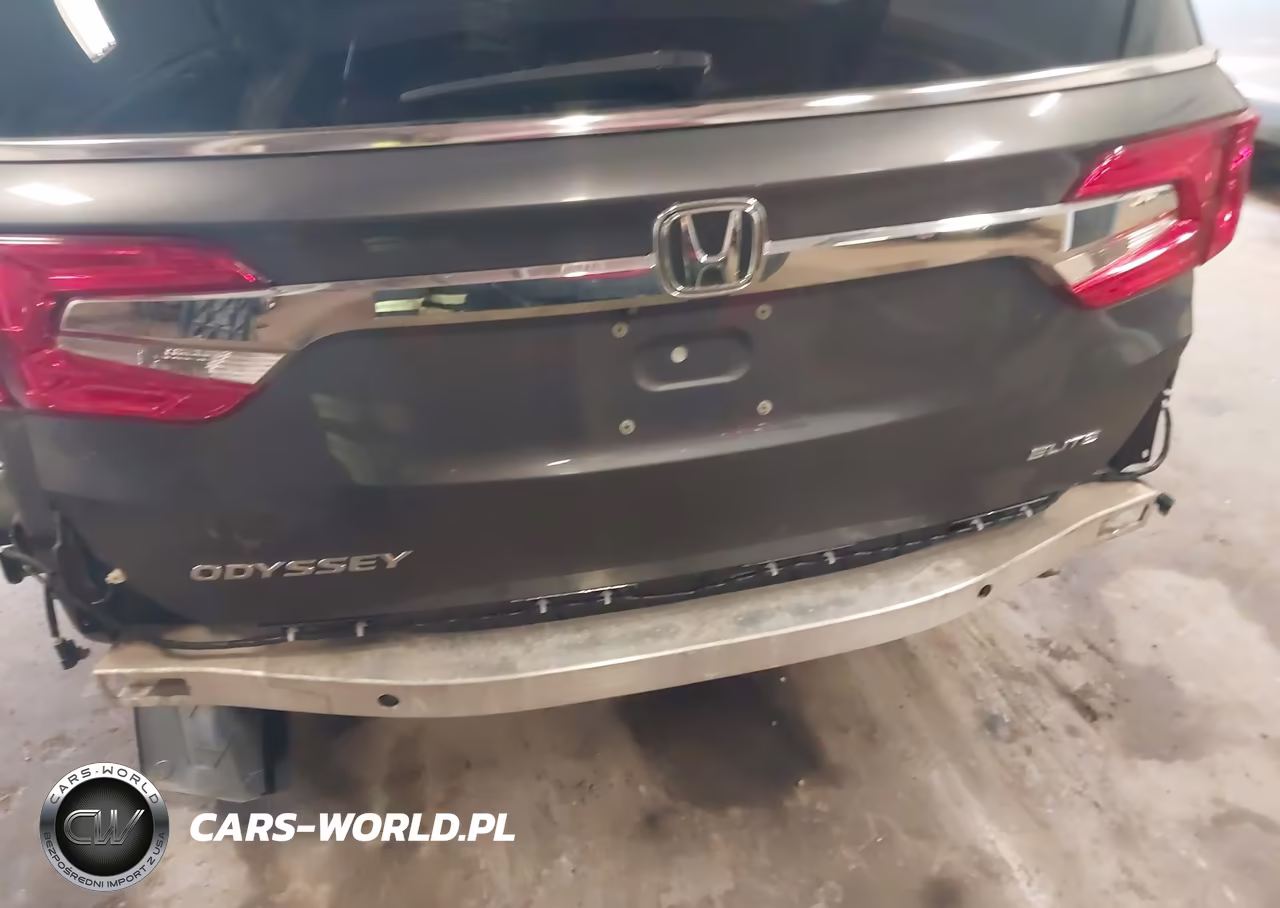 2018 Honda Odyssey Elite VIN:5FNRL6H90JB021924 - 17