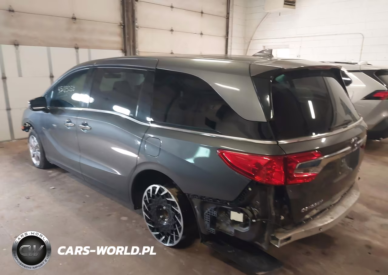 2018 Honda Odyssey Elite VIN:5FNRL6H90JB021924 - 3