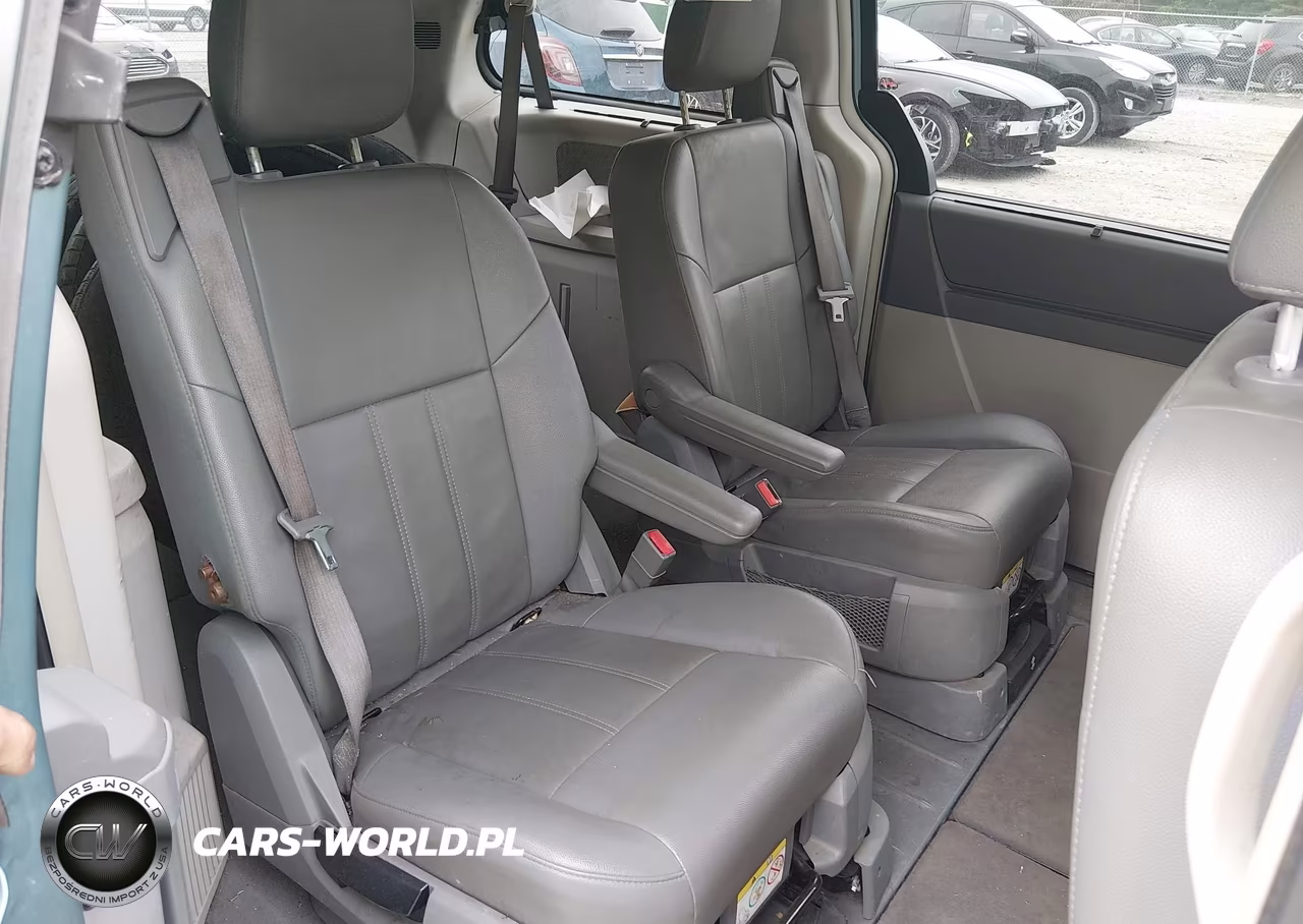2008 Chrysler Town & Country Touring VIN:2A8HR54P58R666147 - 8