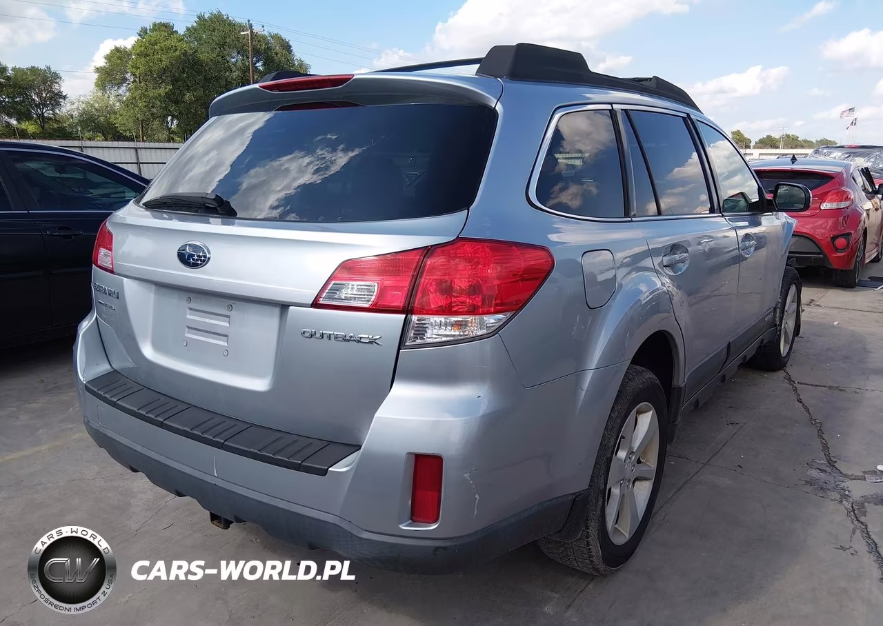2013 Subaru Outback 2.5I Premium VIN:4S4BRCCC6D3270436 - 4