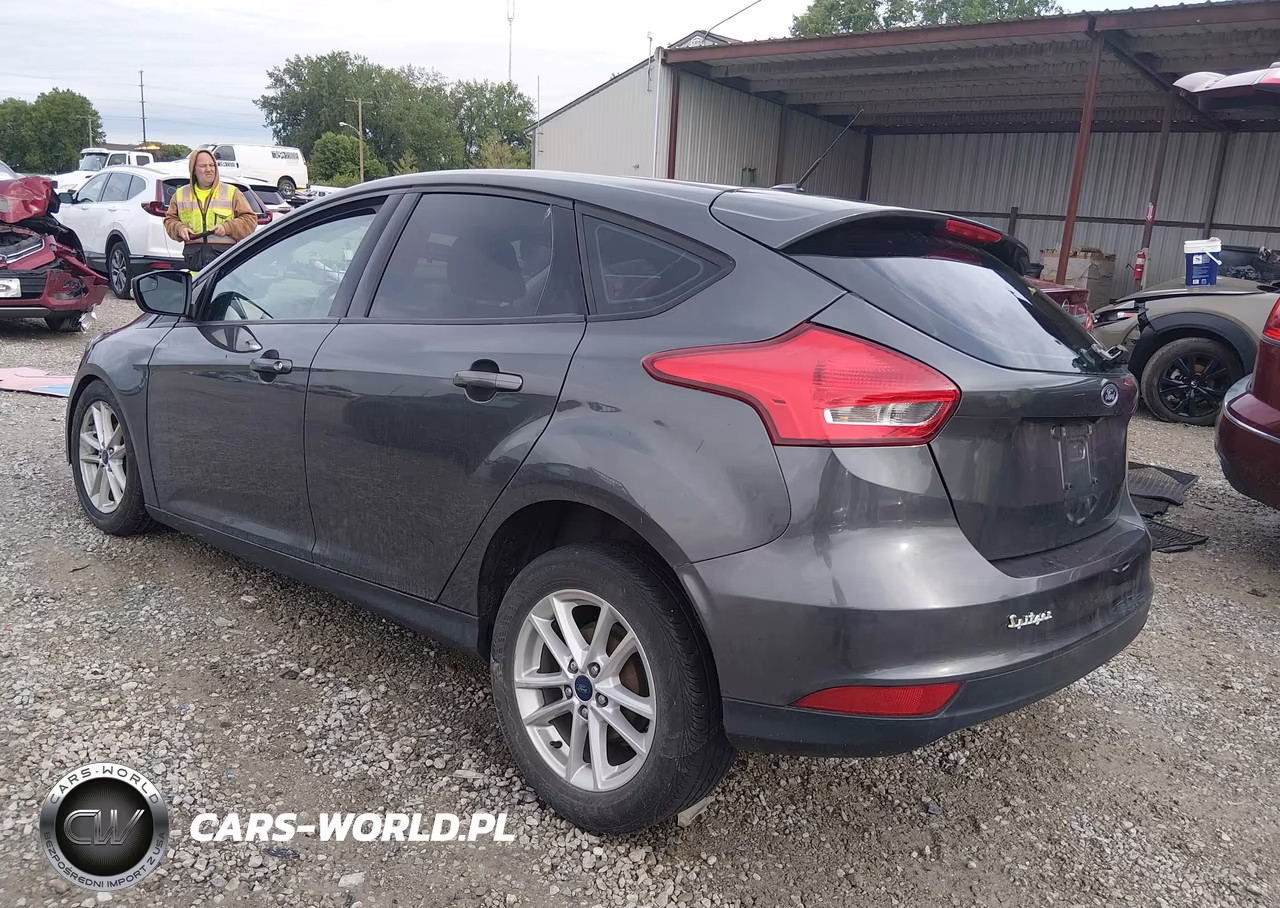 2016 Ford Focus Se VIN:1FADP3K22GL318634 - 3