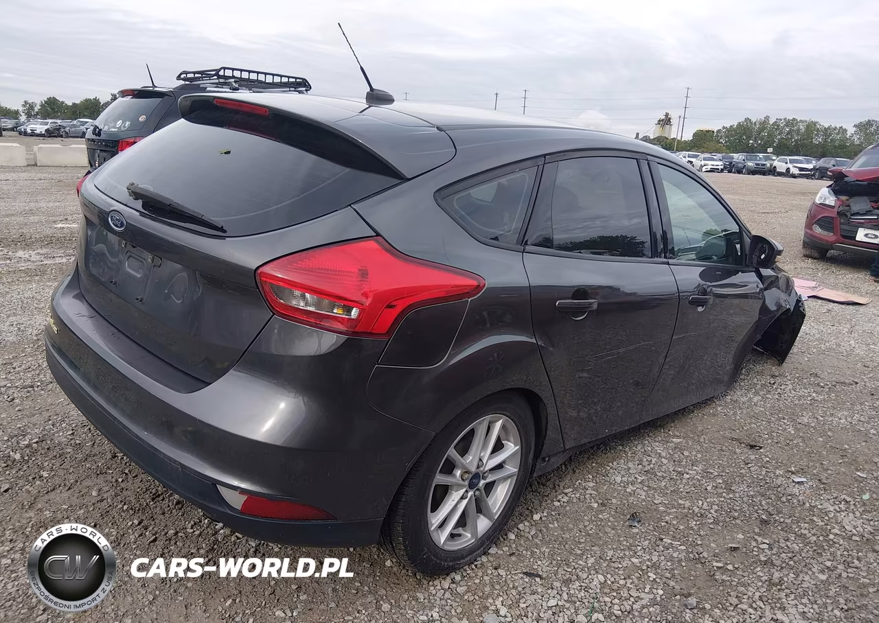 2016 Ford Focus Se VIN:1FADP3K22GL318634 - 4