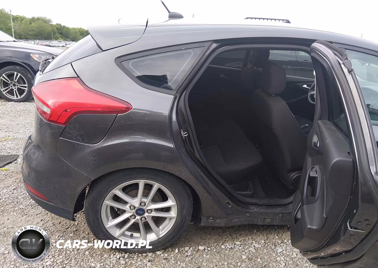 2016 Ford Focus Se VIN:1FADP3K22GL318634 - 8