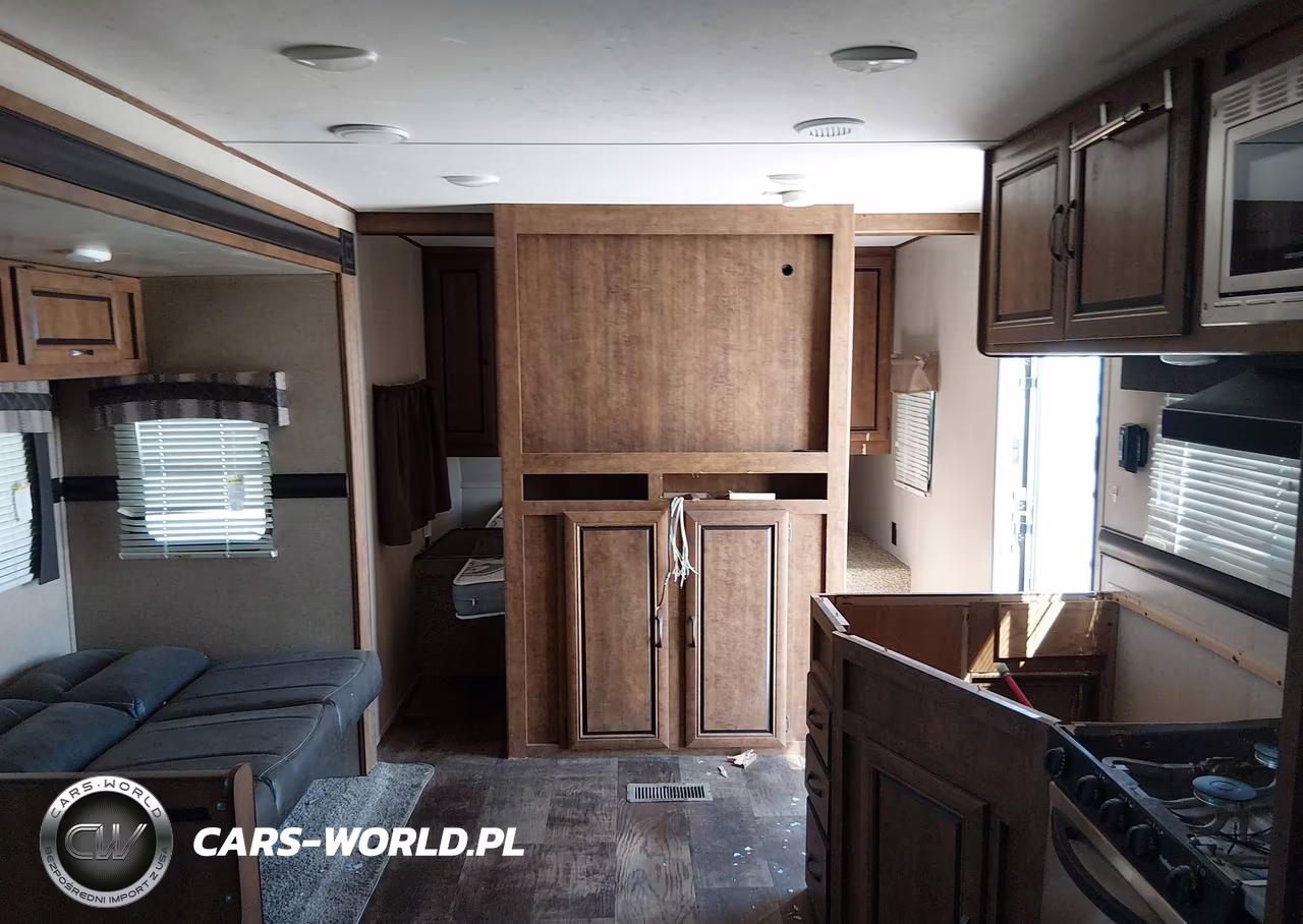 2018 Crossroads Other VIN:4YDT3282XJS370655 - 8