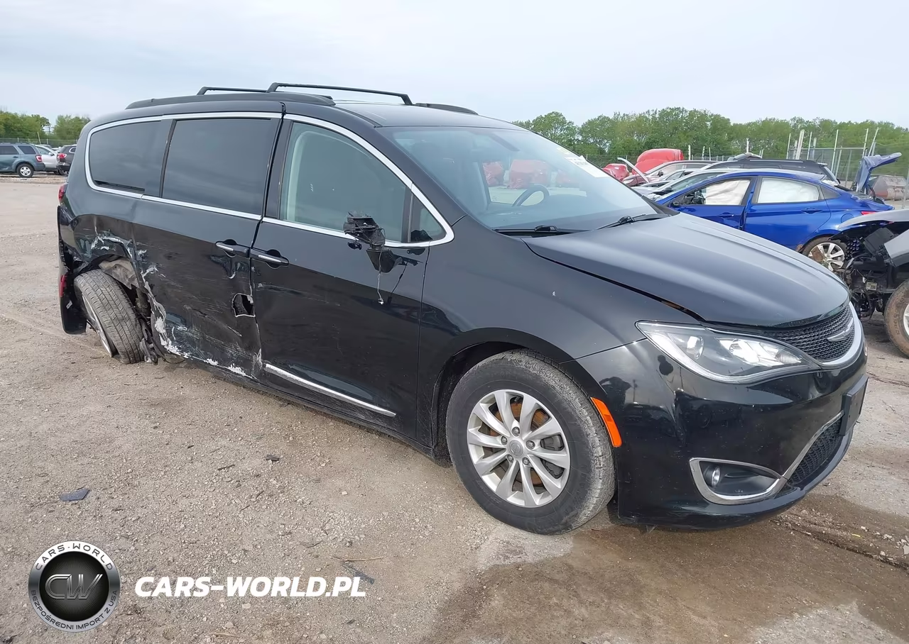 2017 Chrysler Pacifica Touring-L