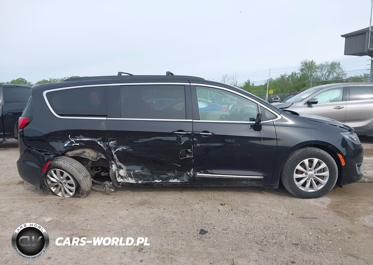 2017 Chrysler Pacifica Touring-L VIN:2C4RC1BG3HR635911 - 14