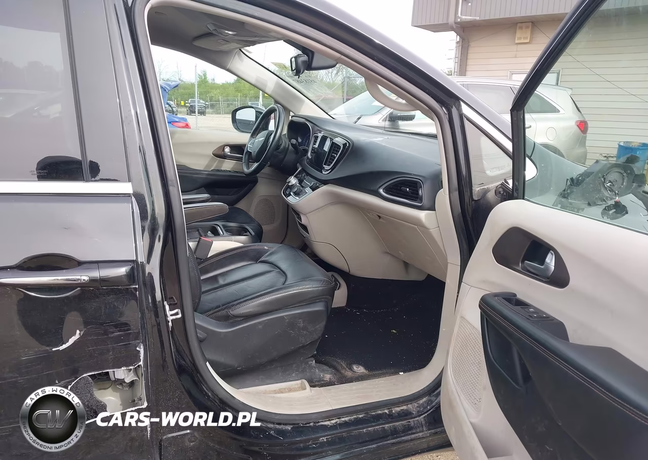 2017 Chrysler Pacifica Touring-L VIN:2C4RC1BG3HR635911 - 5