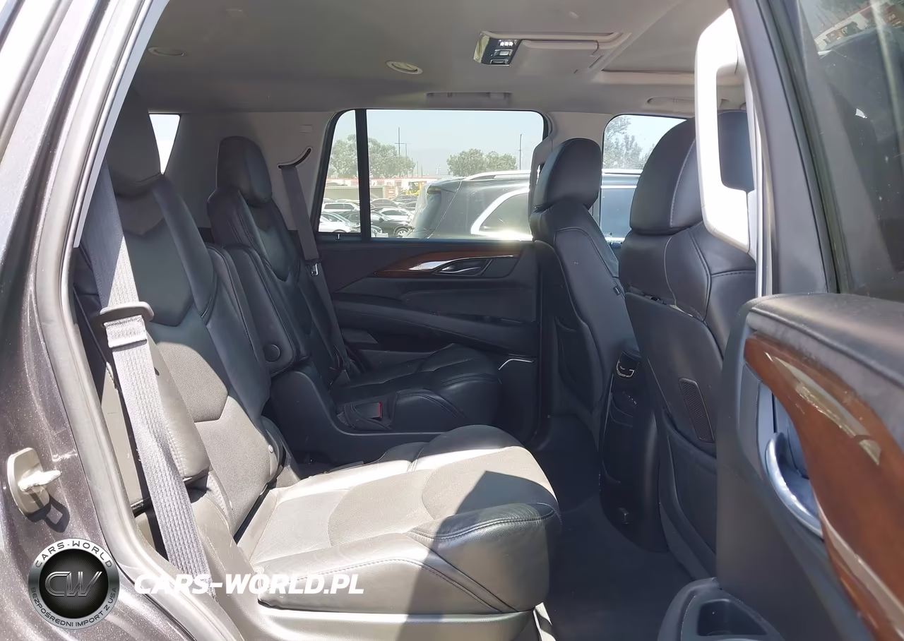2018 Cadillac Escalade Luxury VIN:1GYS3BKJ4JR111403 - 8