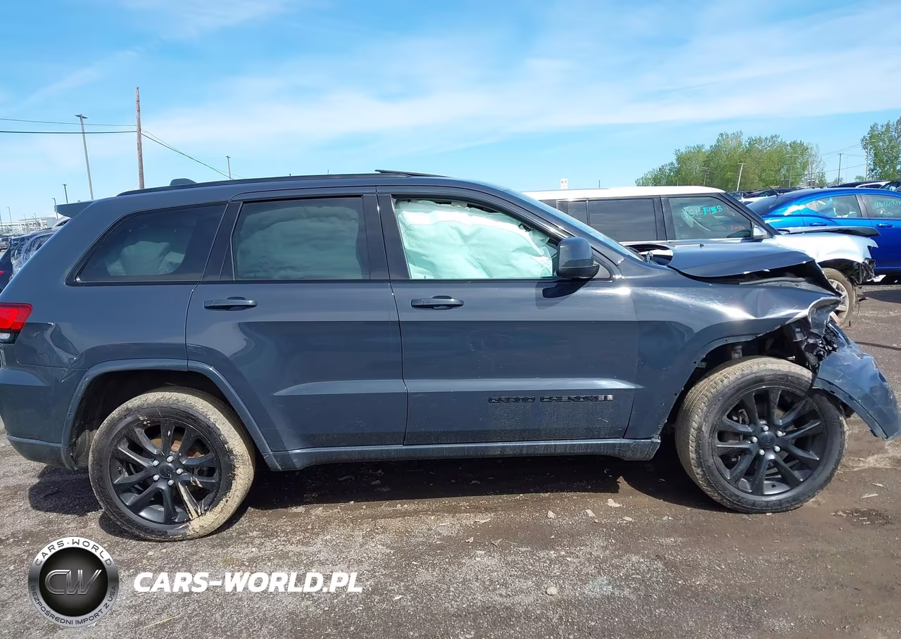 2018 Jeep Grand Cherokee Altitude 4X4 VIN:1C4RJFAG6JC421711 - 13