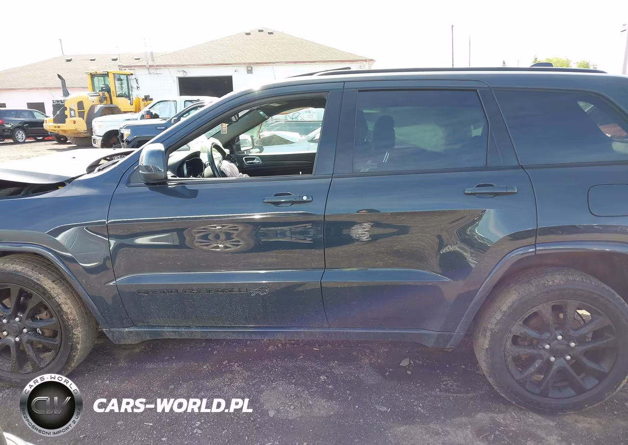 2018 Jeep Grand Cherokee Altitude 4X4 VIN:1C4RJFAG6JC421711 - 14