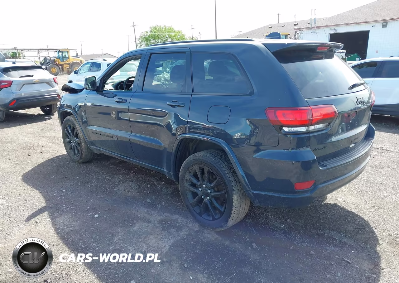 2018 Jeep Grand Cherokee Altitude 4X4 VIN:1C4RJFAG6JC421711 - 3