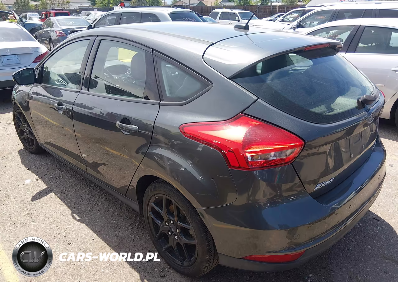 2016 Ford Focus Se VIN:1FADP3K28GL286367 - 3