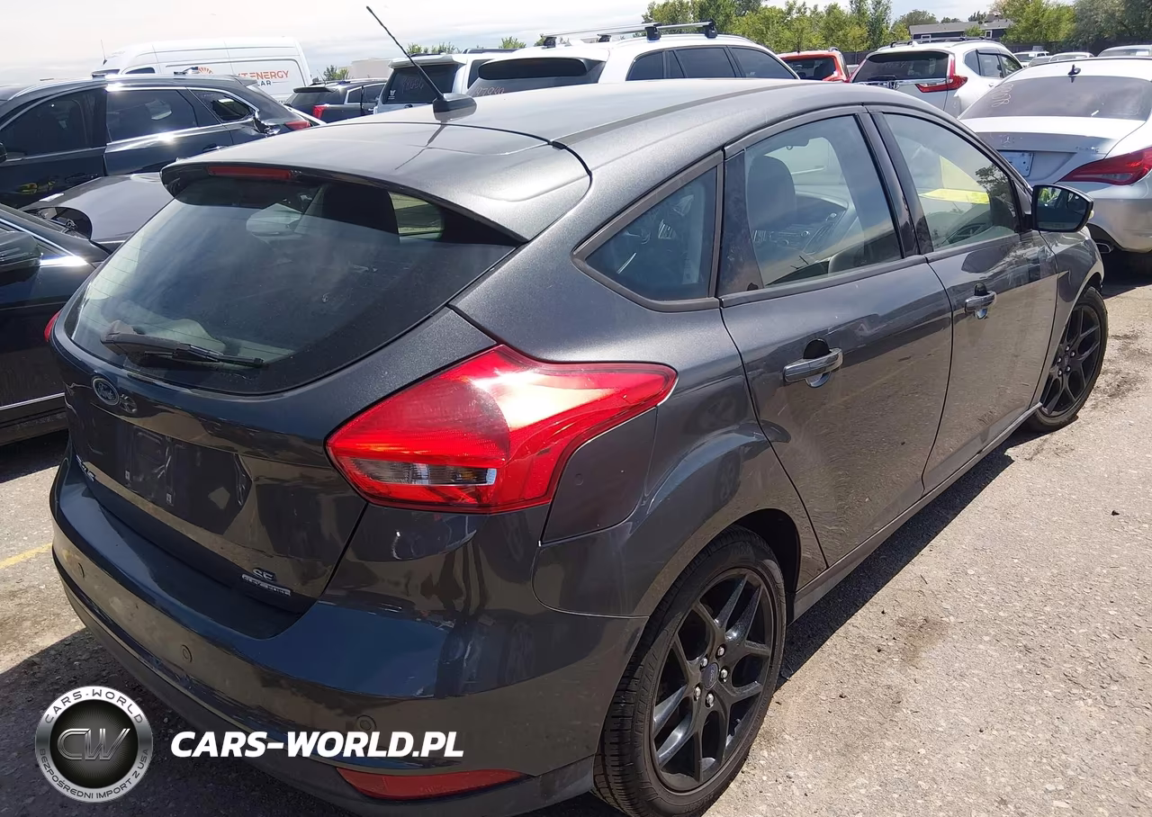 2016 Ford Focus Se VIN:1FADP3K28GL286367 - 4
