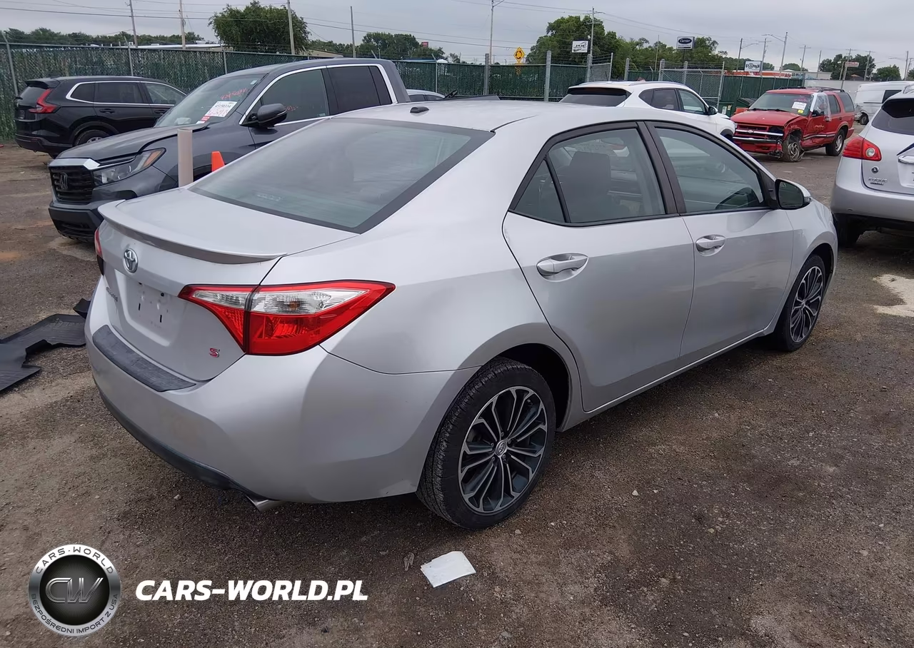 2015 Toyota Corolla S Plus VIN:5YFBURHE3FP231393 - 4