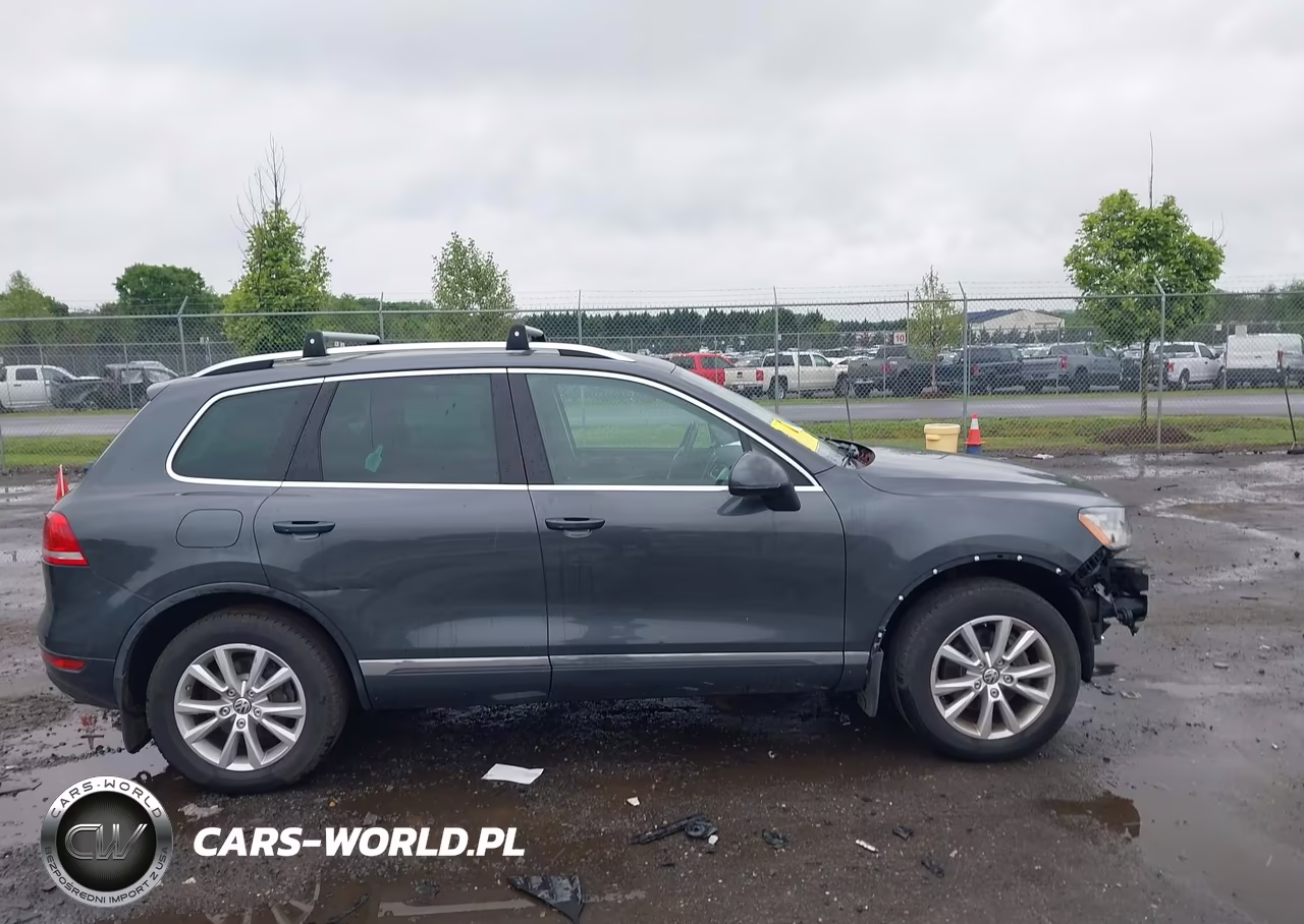 2014 Volkswagen Touareg 3.6L Sport VIN:WVGEF9BP8ED007695 - 14