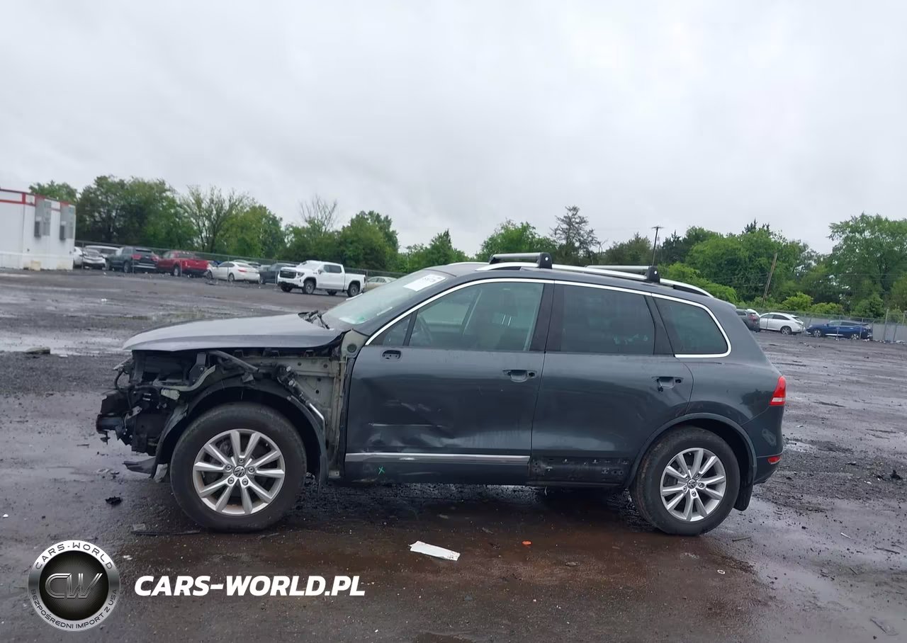 2014 Volkswagen Touareg 3.6L Sport VIN:WVGEF9BP8ED007695 - 15