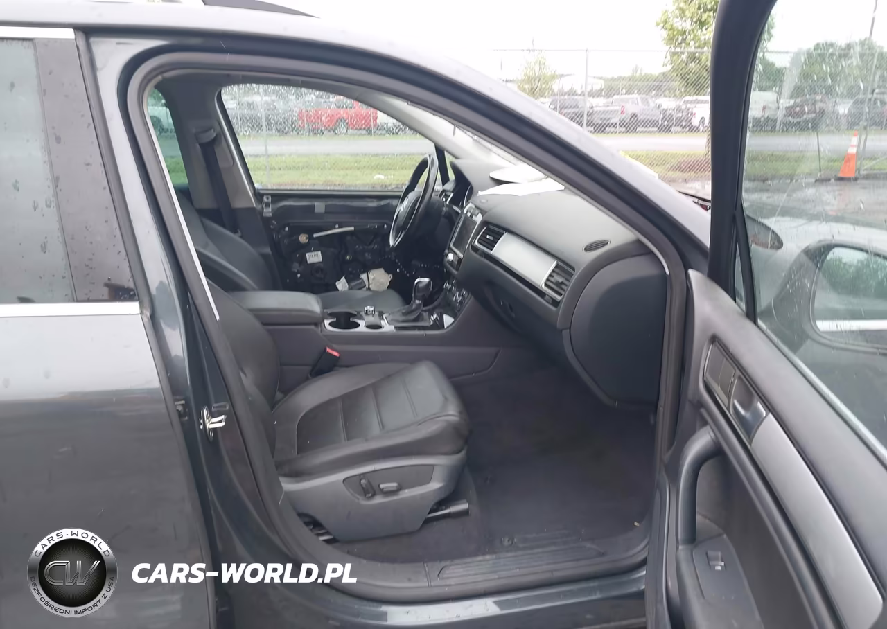 2014 Volkswagen Touareg 3.6L Sport VIN:WVGEF9BP8ED007695 - 5