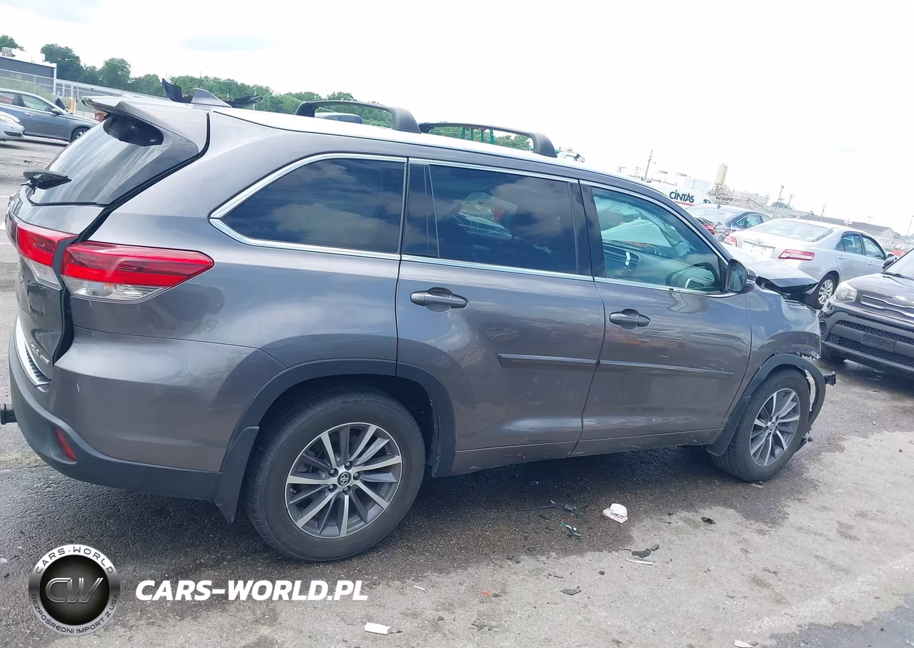 2018 Toyota Highlander Xle VIN:5TDJZRFH2JS866020 - 13