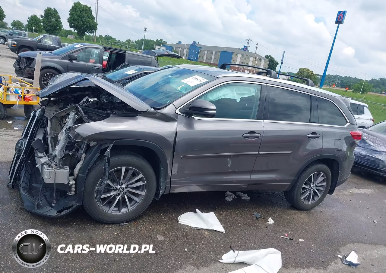 2018 Toyota Highlander Xle VIN:5TDJZRFH2JS866020 - 14