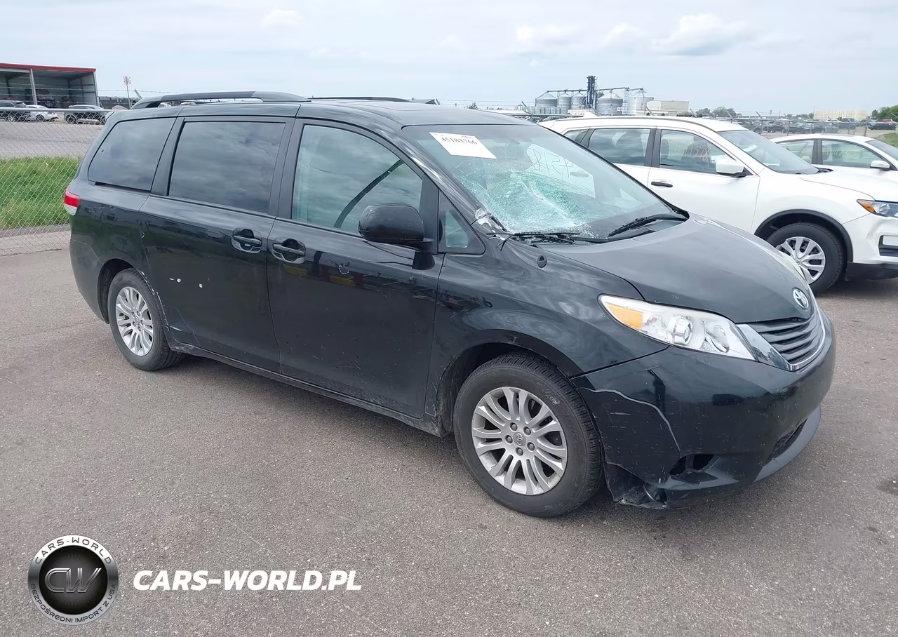 2014 Toyota Sienna Xle V6 8 Passenger