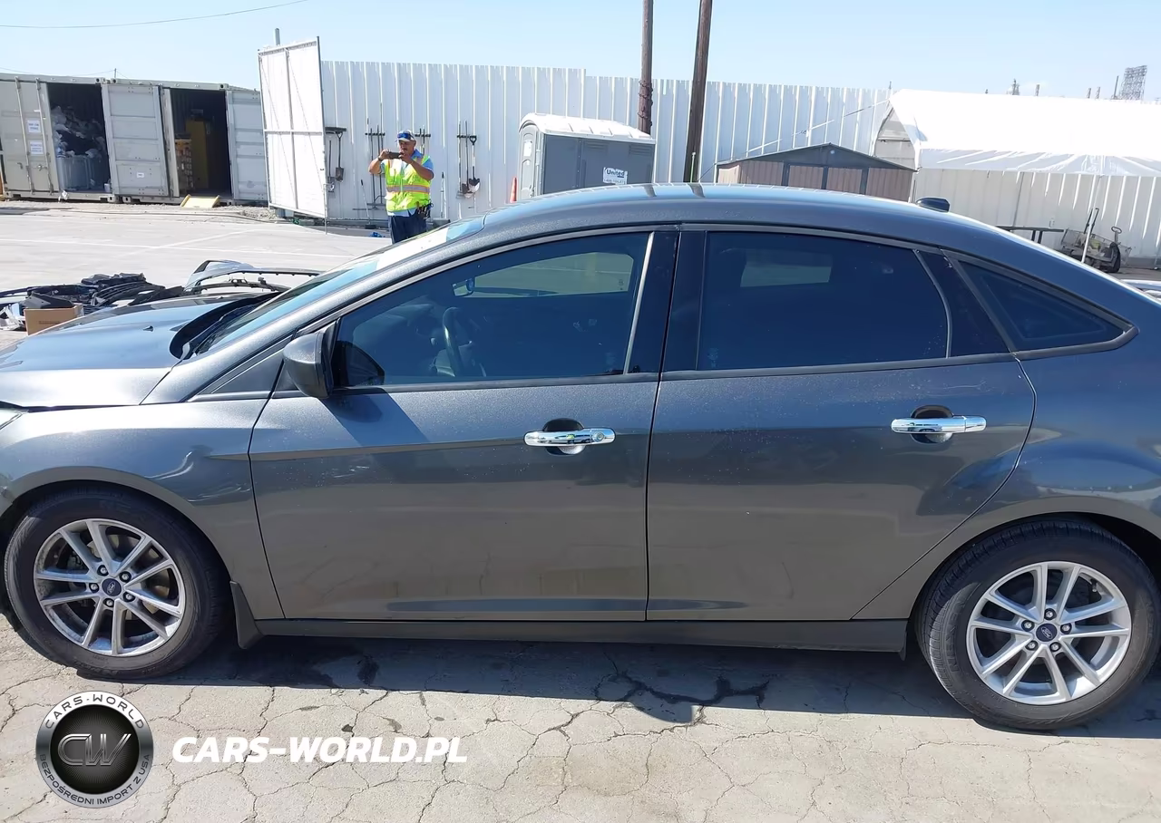 2018 Ford Focus S VIN:1FADP3E20JL304850 - 15