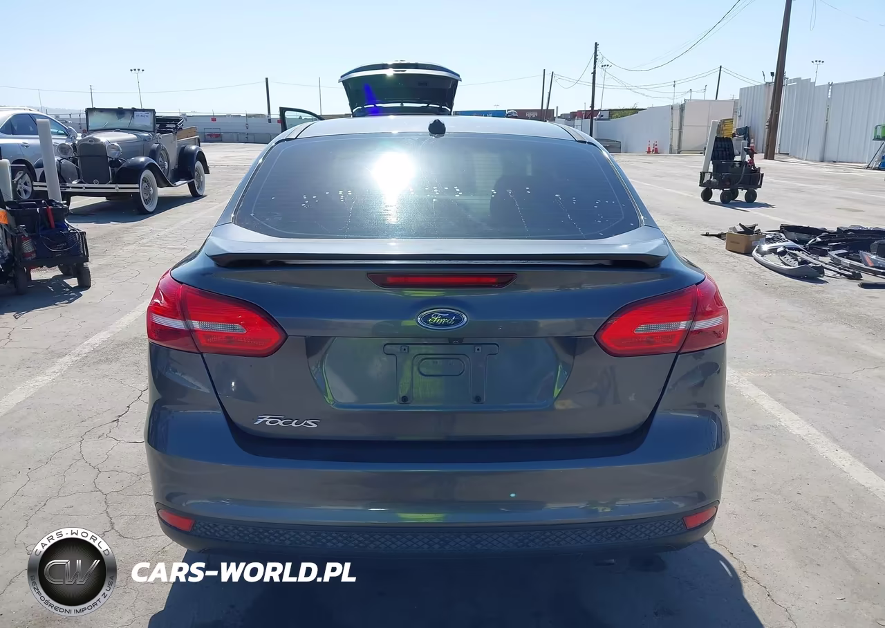 2018 Ford Focus S VIN:1FADP3E20JL304850 - 17
