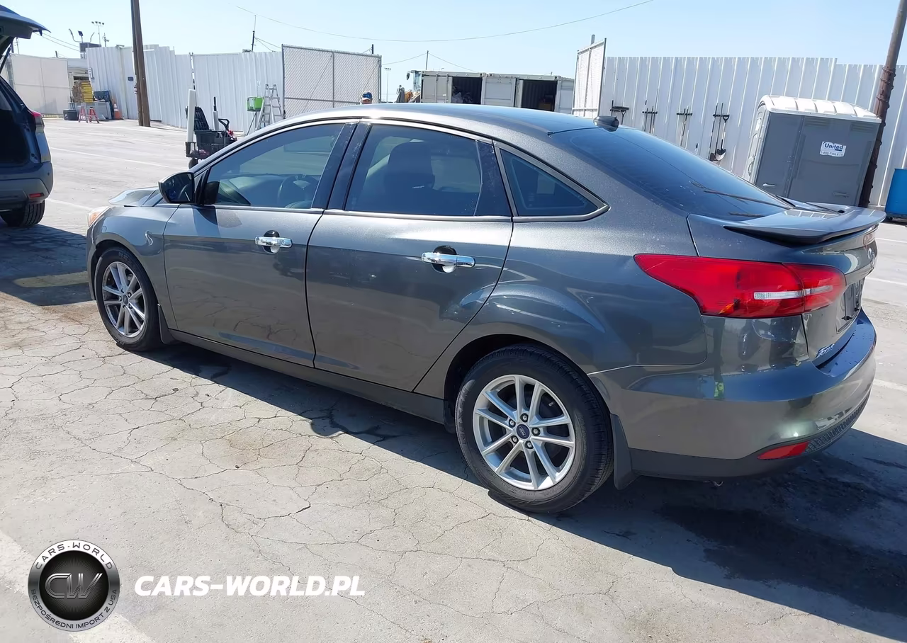 2018 Ford Focus S VIN:1FADP3E20JL304850 - 3