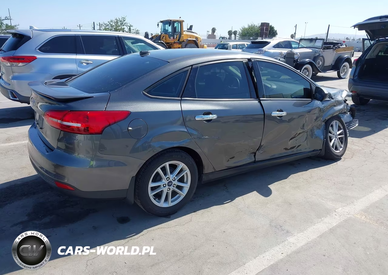 2018 Ford Focus S VIN:1FADP3E20JL304850 - 4