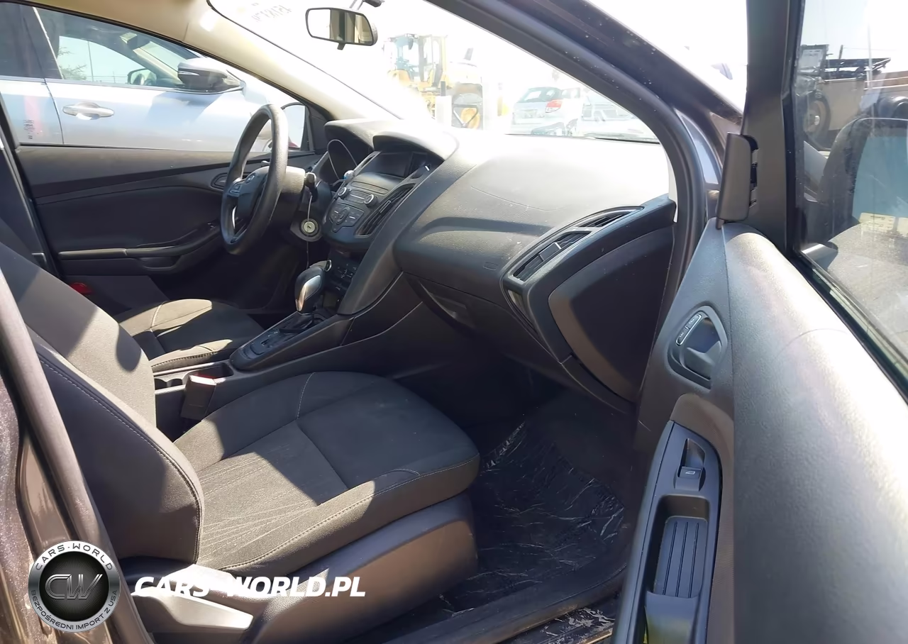 2018 Ford Focus S VIN:1FADP3E20JL304850 - 5