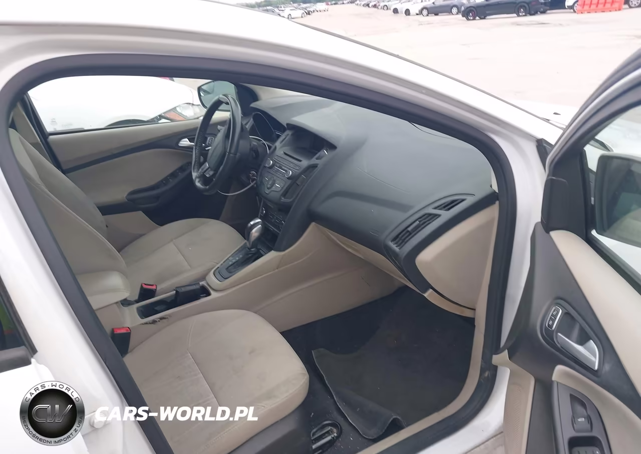 2015 Ford Focus Se VIN:1FADP3F2XFL293362 - 5