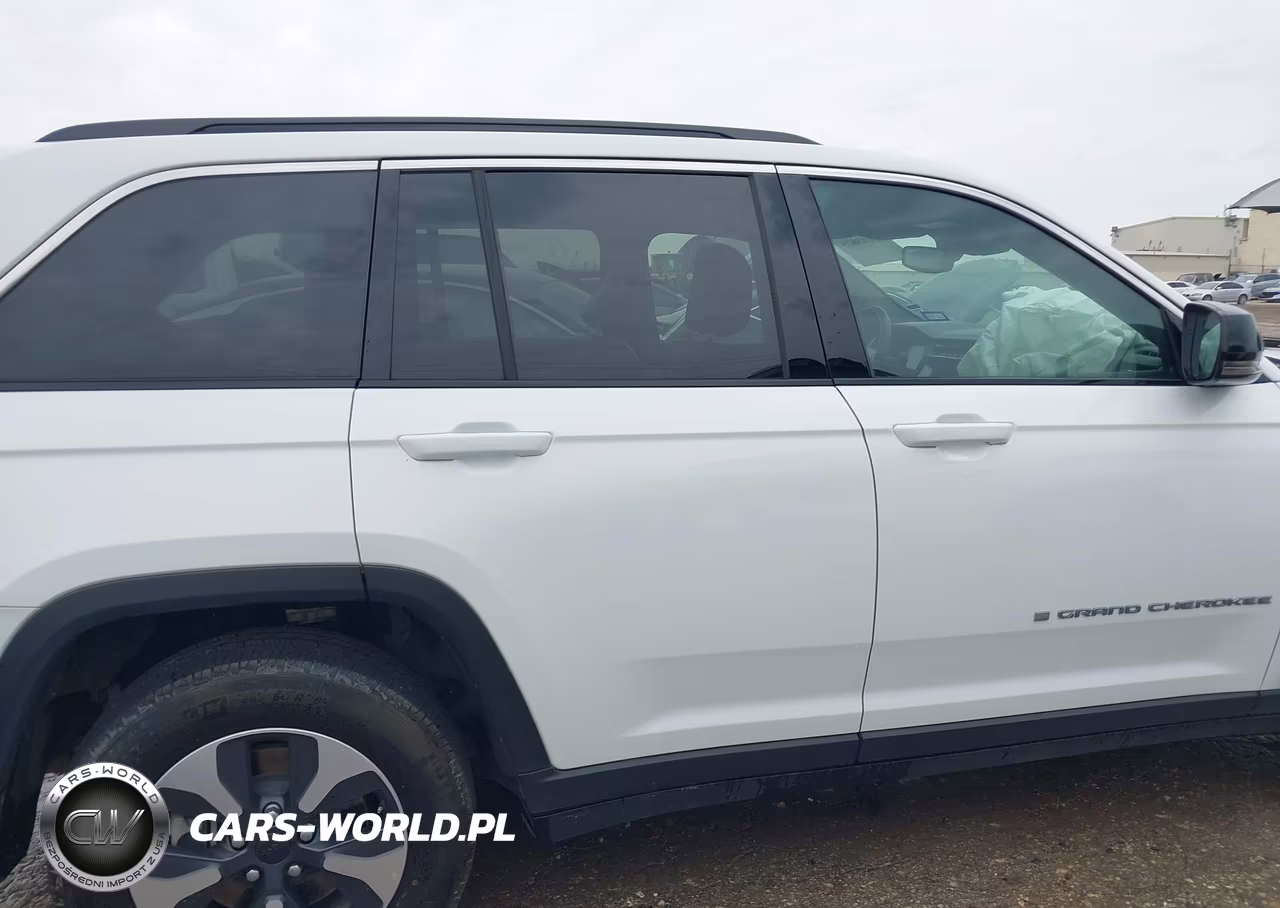 2024 Jeep Grand Cherokee 4Xe VIN:1C4RJYB6XRC117861 - 13