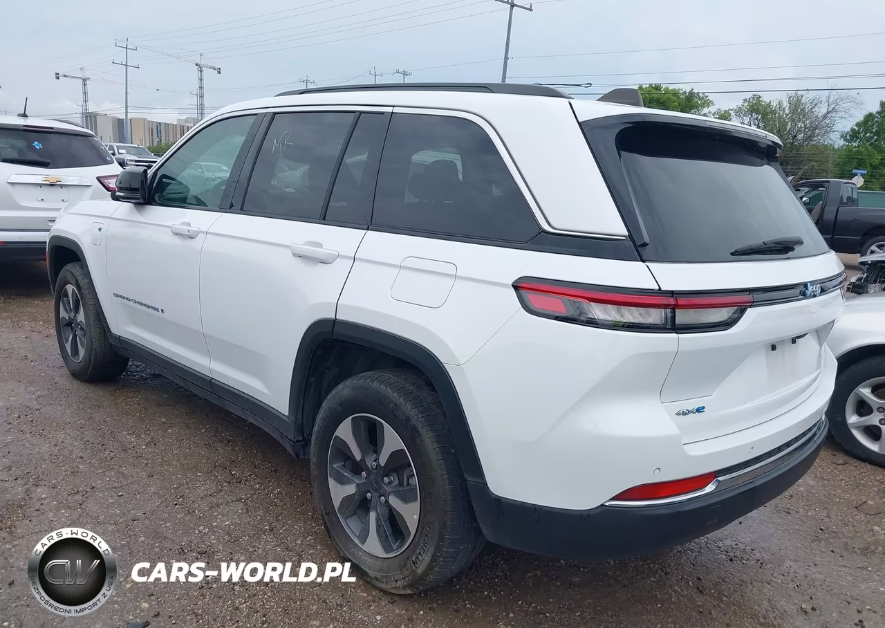 2024 Jeep Grand Cherokee 4Xe VIN:1C4RJYB6XRC117861 - 3