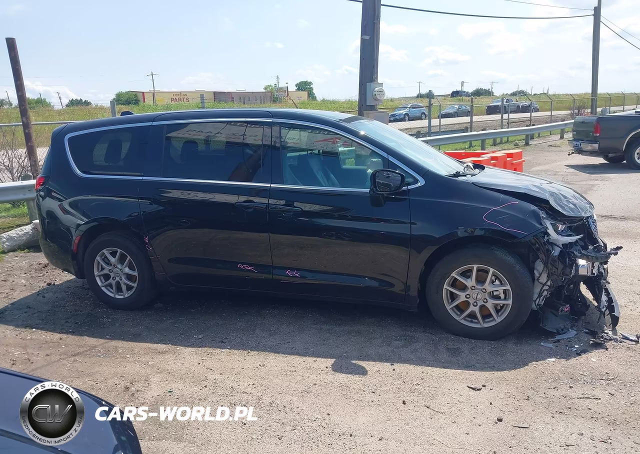 2025 Chrysler Pacifica Select VIN:2C4RC1BG7SR530683 - 13