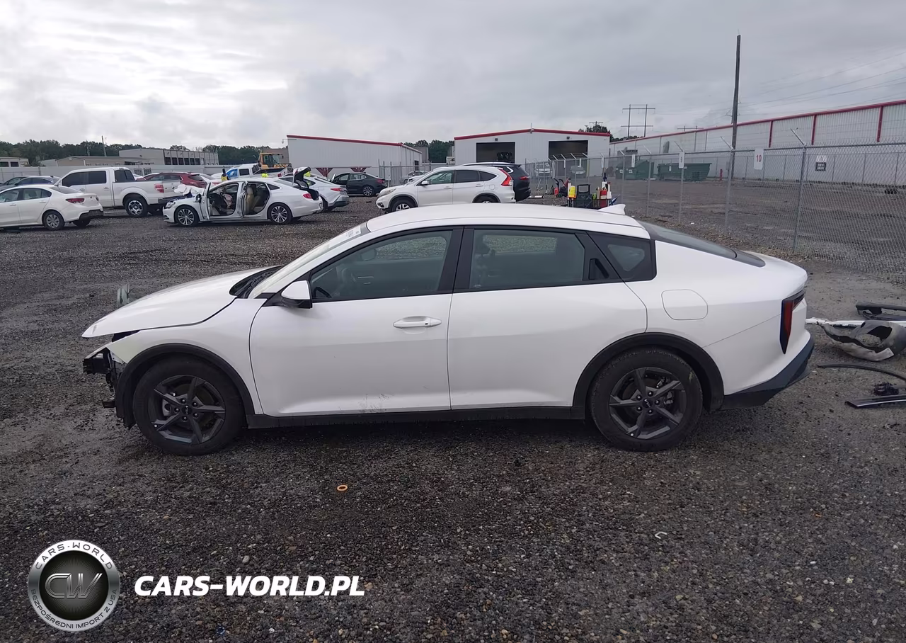 2025 Kia K4 Lxs VIN:3KPFT4DE0SE086970 - 15
