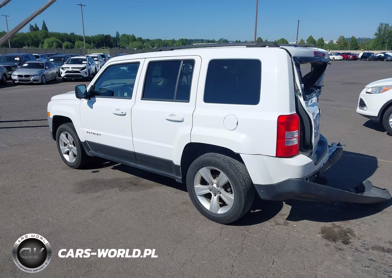 2016 Jeep Patriot Latitude VIN:1C4NJRFBXGD782911 - 3