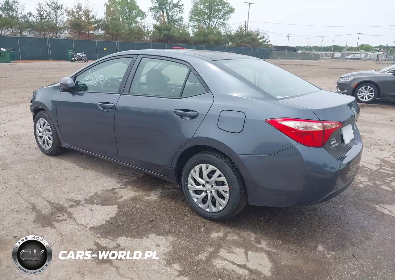 2017 Toyota Corolla Le VIN:5YFBURHE0HP660963 - 3