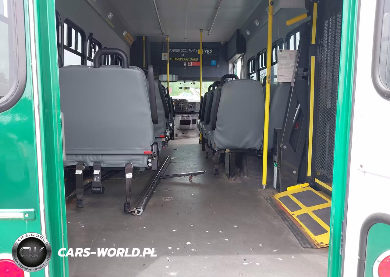 2016 Ford E-450 Cutaway VIN:1FDFE4FSXGDC10762 - 6