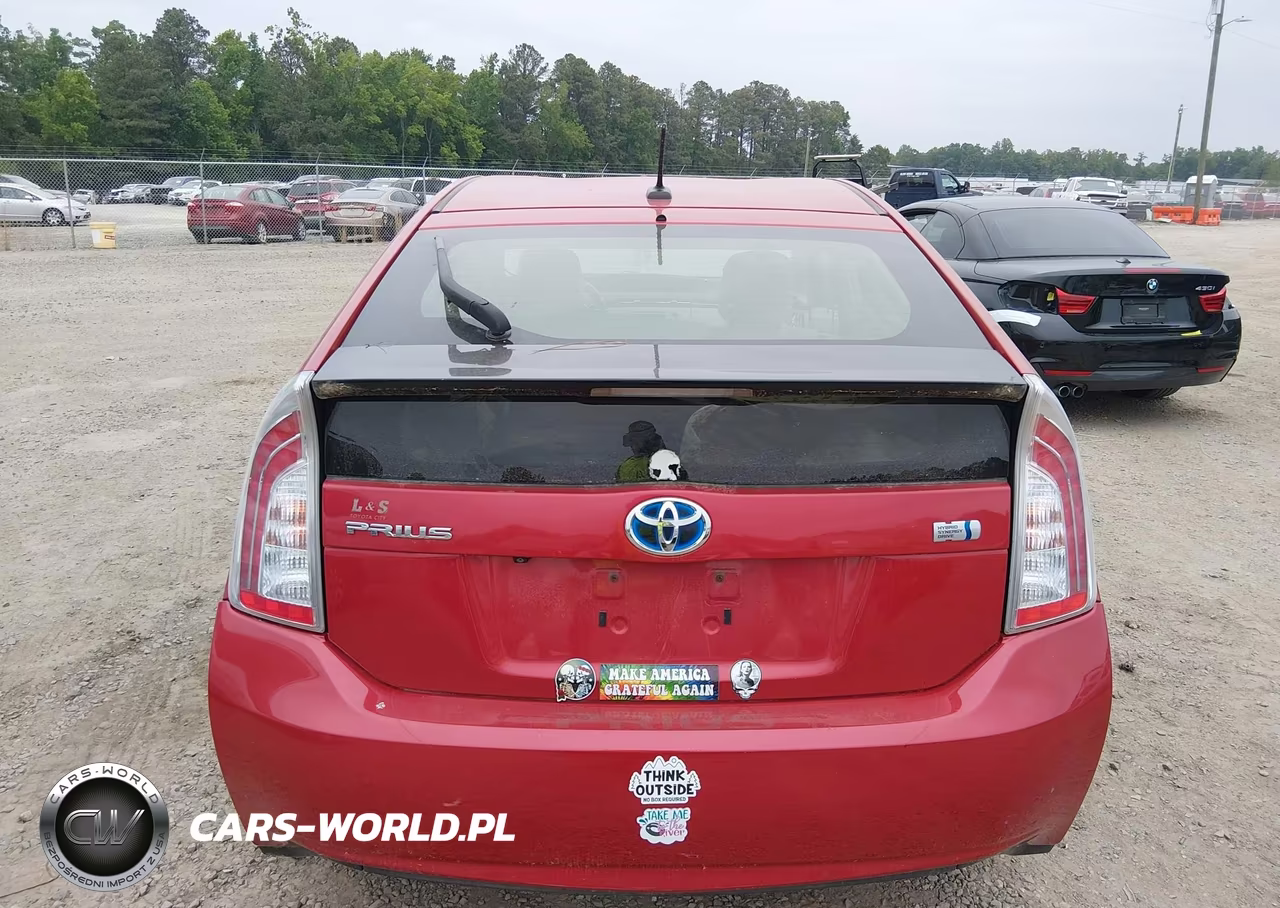 2014 Toyota Prius Three VIN:JTDKN3DU8E0376039 - 16